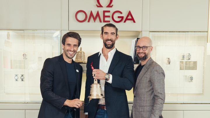 Michael Phelps avec Tony Estanguet et Lucien Jornod, vice-président du marketing Omega, à Paris, en septembre 2022. (OMEGA)