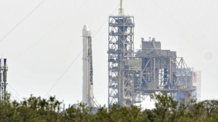 La fusée Falcon 9 de Space X, le 18 février 2017. (BRUCE WEAVER / AFP)