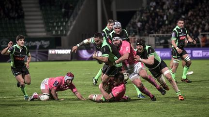 Duel au coude-à-coude entre Pau et le Stade Français (MAXPPP)