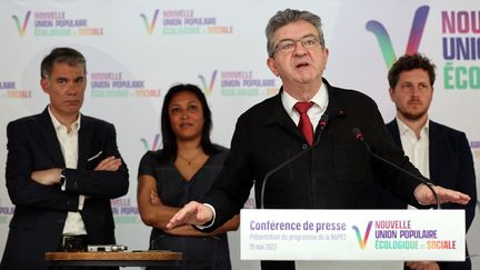 Le leader de la France inousmise, Jean-Luc Mélenchon, lors de la présentation du programme commun de la Nupes, jeudi 19 mai 2022. (THOMAS SAMSON / AFP)