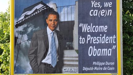 Une affiche à Caen souhaitant la bienvenue à Barak Obama (© AFP/MYCHELE DANIAU)