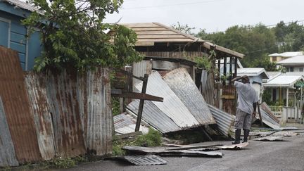 Des habitations ravagées par le passage de l'ouragan Irma, mercredi 6 septembre 2017 à St John's (Antigua-et-Barbuda).&nbsp; (JOHNNY JNO-BAPTISTE / SIPA)