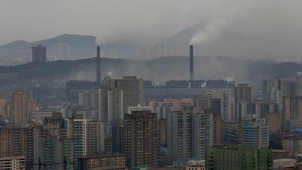 La visite organis&eacute;e par le r&eacute;gime nord-cor&eacute;en part de Pyongyang, la capitale du pays, le 8 avril 2012. (BOBBY YIP / REUTERS)