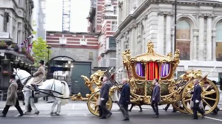 Jubilé de la reine :&nbsp;à la veille du début des célébrations, le Royaume-Uni en effervescence (France 3)