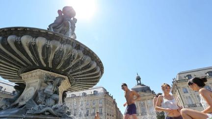 &nbsp; (Les deux journées les plus chaudes seront dimanche et lundi – Bordeaux, Place de la Bourse © Quentin Salinier / Maxppp)