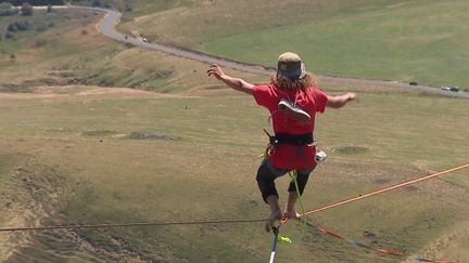 Slackline : Augustin Moinat bat le record du monde