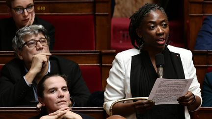 La députée de la France insoumise Danièle Obono prend la parole à l'Assemblée nationale, à Paris, le 19 décembre 2018. (PHILIPPE LOPEZ / AFP)