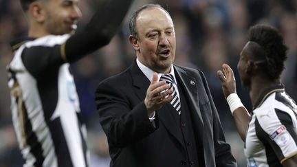 Rafa Benitez, Manager de Newcastle United célèbre la remontée en Premier League avec Christian Atsu (PPAUK/SHUTTERSTOCK/SIPA / REX)