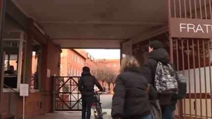 Toulouse : une classe de lycée pour lutter contre la phobie scolaire