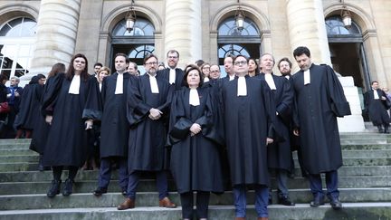 Des avocats devant le palais de justice de Paris, le 26 janvier 2018. (JACQUES DEMARTHON / AFP)