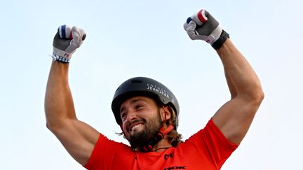 Le&nbsp;coureur Anthony Jeanjean après sa victoire aux Championnats européens, à Munich (Allemagne), le 13 août 2022. (CHRISTOF STACHE / AFP)