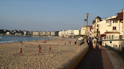 La grande plage de Saint-Jean-de-Luz, le 19 juin 2022. (RICHARD VILLALON / MAXPPP)