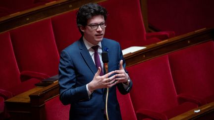 Pierre-Henri Dumont, secrétaire général adjoint des Républicains, à l'Assemblée nationale le 8 mai 2020. (THOMAS SAMSON / AFP)