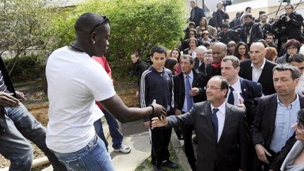 François Hollande en déplacement aux Ulis en banlieue parisienne (FRED DUFOUR / AFP)