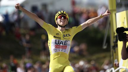 Tadej Pogacar, triomphant au plateau de Beille, le 14 juillet 2024 sur le Tour de France. (ANNE-CHRISTINE POUJOULAT / AFP)