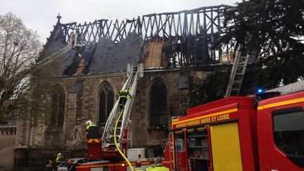 &nbsp; (L'église de Saint-Martin-le-Beau a été ravagée par les flammes © France Bleu Touraine)