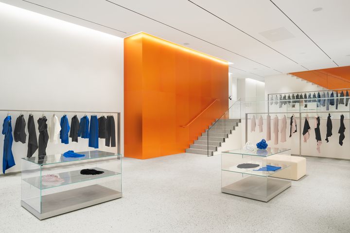 Boutique Issey Miyake, à Paris, février 2024. (OLIVIER BACO)