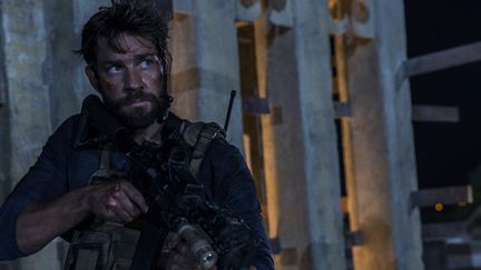 John Krasinski dans le film "13 Hours" de Michael Bay
 (2015 Paramount Pictures)