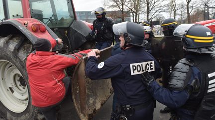 &nbsp; (manifestation d'agriculteurs à Rennes le 17 février 2016 © Maxppp)