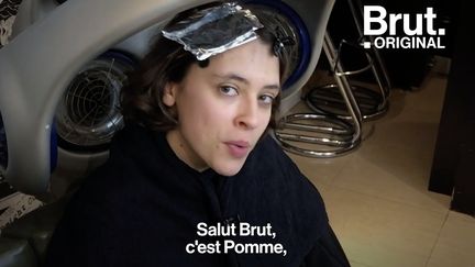 Pomme, de son vrai nom Claire Pommet, est la révélation des Victoires de la musique 2020. Brut l'a suivie avant son concert à Lyon, sa ville natale.