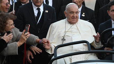 Le pape François s'est rendu dimanche en Corse pour une visite "historique" où il a célébré une messe géante.