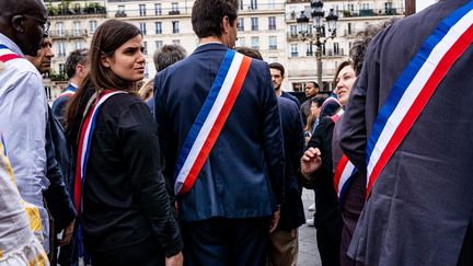 Une centaine d’élus se rassemblaient à Montjoi (Tarn-et-Garonne) en juin 2023, en soutien au maire du village menacé de mort. (AMAURY CORNU / HANS LUCAS)