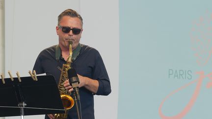 Le saxophoniste Pierrick Pédron a été sacré artiste instrumental de l'année 2021 aux Victoires du jazz (photo prise le 30 juin 2018 au Paris Jazz Festival) (ERIC BALEDENT / MAXPPP)