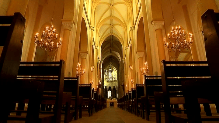 Nef de l'église de Souvigny 
 (France 3 Culturebox)