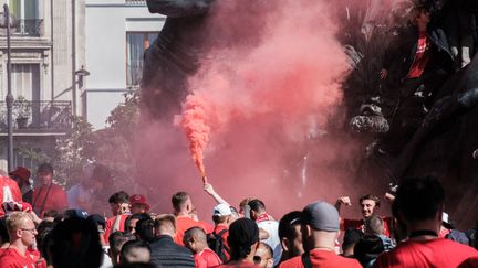 Des supporters de Liverpool à Paris, le jour de la finale de la Ligue des champions, le 28 mai 2022. (ANNA MARGUERITAT / HANS LUCAS / AFP)