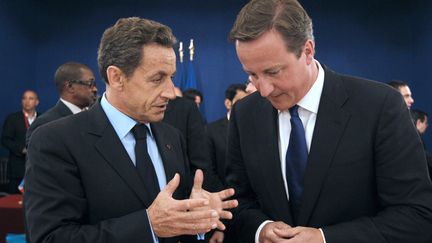 Le Pr&eacute;sident fran&ccedil;ais Nicolas Sarkozy et le chef du gouvernement britannique David Cameron lors d'une r&eacute;union &agrave; l'Elys&eacute;e, le 1er septembre 2011. (PATRICK KOVARIK/AFP)