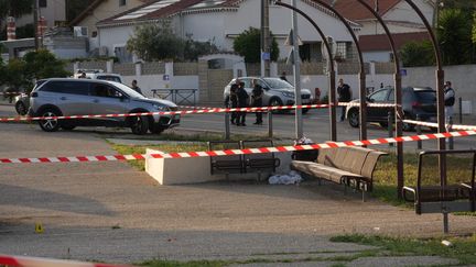 Les lieux de l'agression, devant un collège du 13e arrondissement de Marseille, le 10 mai&nbsp;2022. (GILLES BADER / MAXPPP)