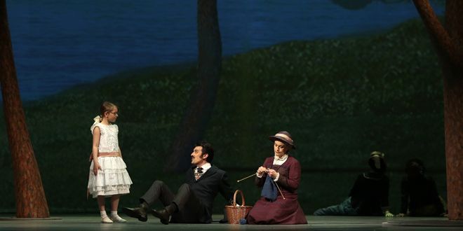 Un autre "tableau" de "Sunday in the Park with Georges" de Stephen Sondheim au théâtre du Châtelet.
 (Jacques Demarthon / AFP)