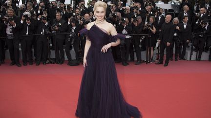 Emilia Clarke en robe longue Dior Haute Couture pour la première de "Solo: A Star Wars Story". Class et vaporeux
 (SYSPEO/SIPA)