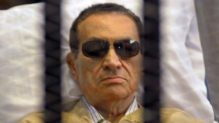 L'ancien pr&eacute;sident &eacute;gyptien Hosni Moubarak le 2 juin 2012 au tribunal du Caire (Egypte) lors de l'&eacute;nonc&eacute; de son verdict. (AFP)