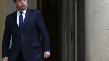 Le pr&eacute;sident fran&ccedil;ais Fran&ccedil;ois Hollande sur le perro du palais de l'Elys&eacute;e &agrave; Paris, le 21 novembre 2013.n (GONZALO FUENTES / REUTERS)