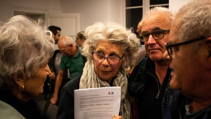 Un premier débat se tient à Saint-Briac-sur-Mer en Ille-et-Vilaine, jeudi 17 Janvier. (MARTIN BERTRAND / HANS LUCAS / AFP)