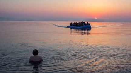 De janvier à mi-août 2015, 30.000 migrants sont arrivés clandestinement sur l'île de Kos, en Grèce. Le reportage «Balkans Transit» retrace le périple d’Ahmad, jeune père de famille syrien et ex-commerçant, de sa femme Jihan, interprète dans une entreprise de gestion immobilière. Ils ont parcouru 4.000km, traversé clandestinement huit frontières et neuf pays pour emmener leurs enfants de Grèce en Suède dans l’espoir d’une demande d’asile.  (Olivier Jobard )