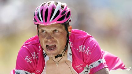 Le cycliste allemand Jan Ullrich lors du Tour de France 2005, entre Lezat-sur-Leze et Saint-Lary-Soulan (Hautes-Pyr&eacute;n&eacute;es). (VINCENT KESSLER / REUTERS)