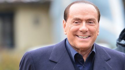 Silvio Berlusconi arrive &agrave; l'entra&icirc;nement de son &eacute;quipe de football, le Milan AC, le 8 d&eacute;cembre 2012, &agrave; Milanello (Italie).&nbsp; (GIUSEPPE CACACE / AFP)