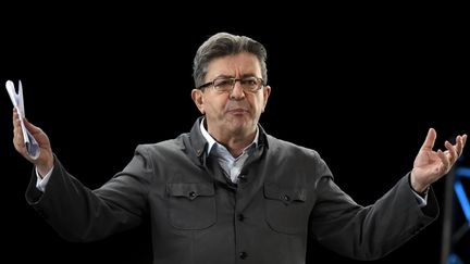 Jean-Luc Mélenchon, candidat à l'élection présidentielle, le 5 février 2017, lors d'un meeting à Chassieu (Rhône). (JEAN-PHILIPPE KSIAZEK / AFP)