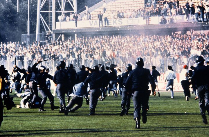 13.05.90 Dinamo Zagreb-Etoile Rouge Belgrade : 61 blessés dont 27 policiers
 (SIMISA/SIPA)