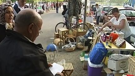 Vide-greniers : amateurs contre brocanteurs