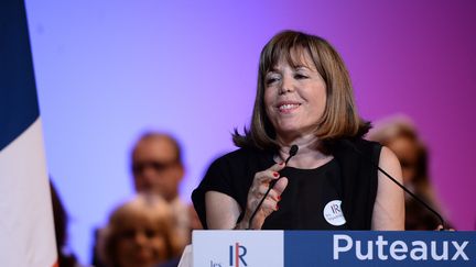 La maire de Puteaux (Hauts-de-Seine),&nbsp;Jo&euml;lle Ceccaldi-Raynaud, lors d'un meeting des R&eacute;publicains dans sa ville, le 10 juin 2015. (STEPHANE DE SAKUTIN / AFP)