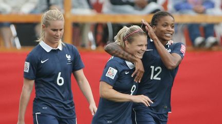  (La buteuse Eugénie Le Sommer félicitée par Elodie Thomis. © Matt Kryger-USA TODAY Sports Reuters)