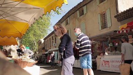 Provence : balade dans le marché de Lourmarin