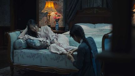 Kim Min-Hee et Kim Tae-ri dans "Mademoiselle" de Park Chan-wook
 (The jokers)