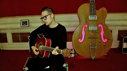 Le musicien norvégien, Bernhoft en répétition avec le concert sur la scène du Lalala Festival
 (France 3 / Culturebox)