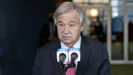 Antonio Guterres, secrétaire général des Nations unies,&nbsp;s'adresse à des journalistes, au siège de l'ONU, à New York, le 2 mars 2022. (JOHN LAMPARSKI / NURPHOTO / AFP)