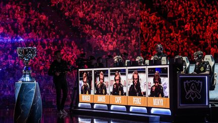 Les derniers championnats du monde de League of Legends organisés en France, à Paris Bercy en 2019. (LUCAS BARIOULET / AFP)