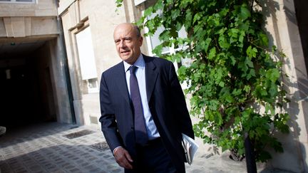 Alain Jupp&eacute;, &agrave; la sortie du bureau politique de l'UMP &agrave; l'Assembl&eacute;e nationale, le 20 juin 2012. (MARLENE AWAAD / MAXPPP)